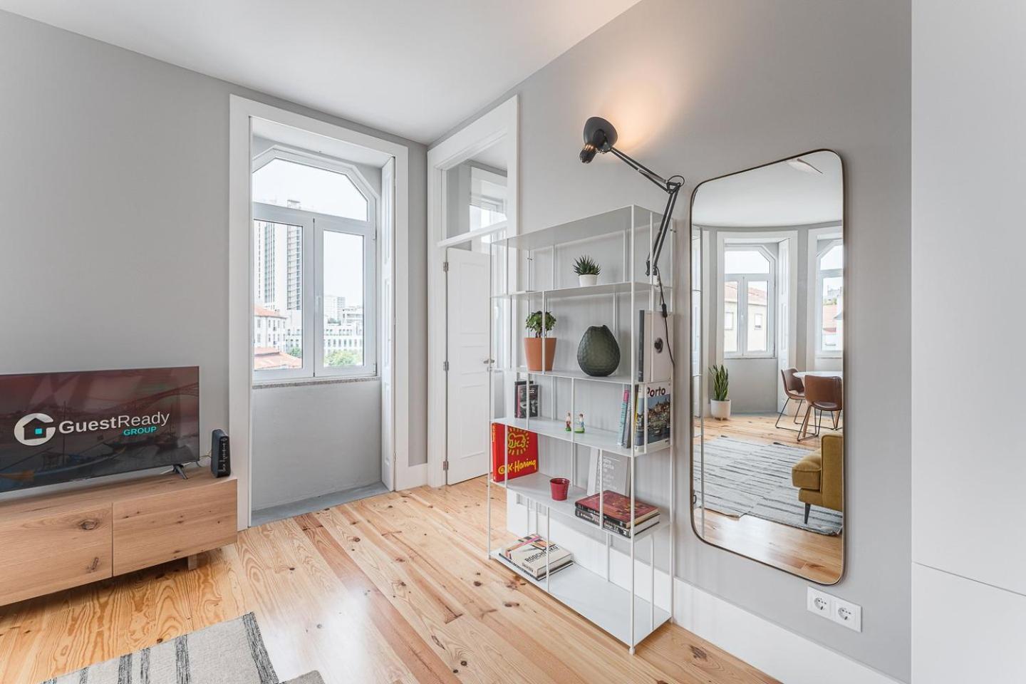 Guestready - Colorful Apt Near Agosto Station ポルト エクステリア 写真